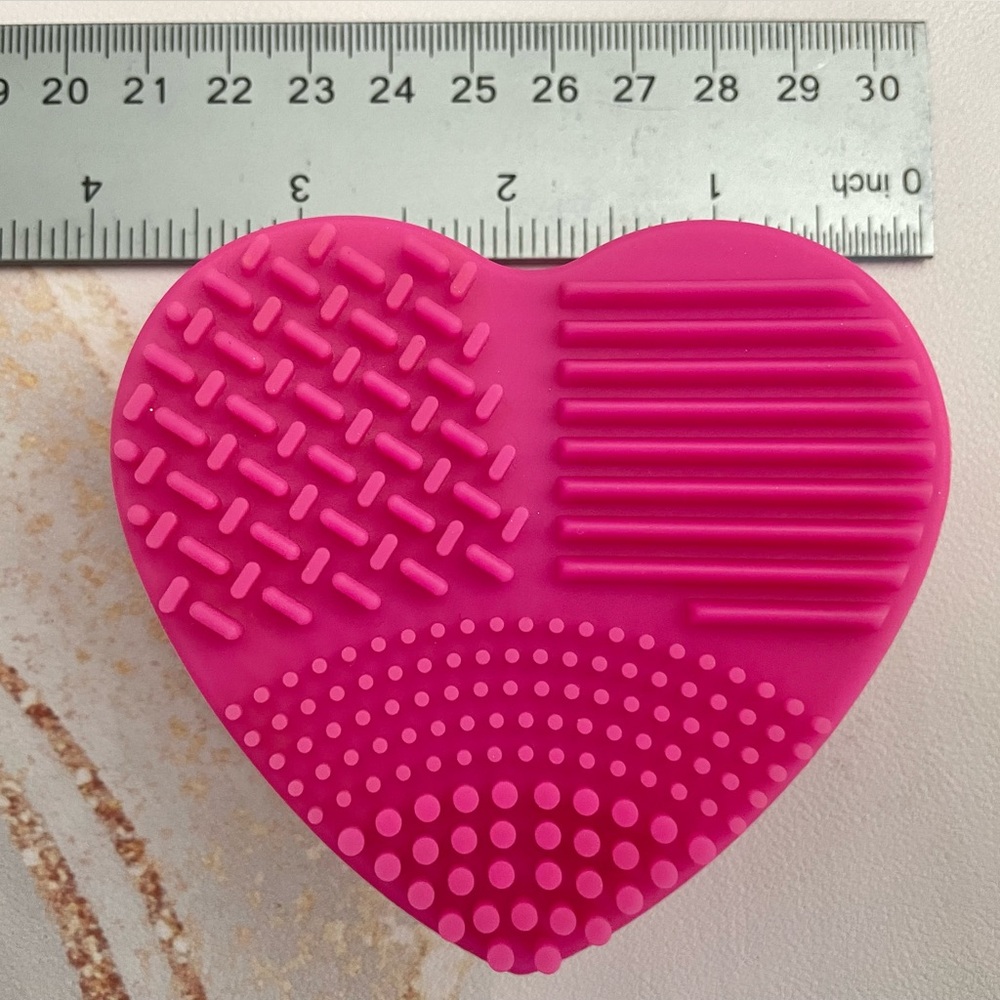 Pink Heart-Shaped Makeup Brush Cleaner